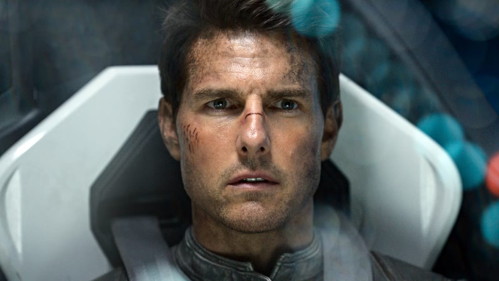Alan Ritchson’s War Machine Boosts Interest in Tom Cruise’s Oblivion — Collider