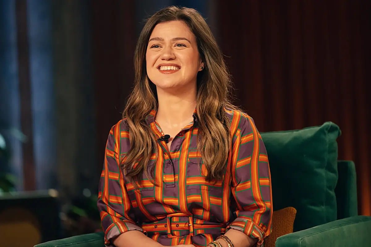 'American Idol' winner shoots his shot with Kelly Clarkson in flirty message — Pagesix