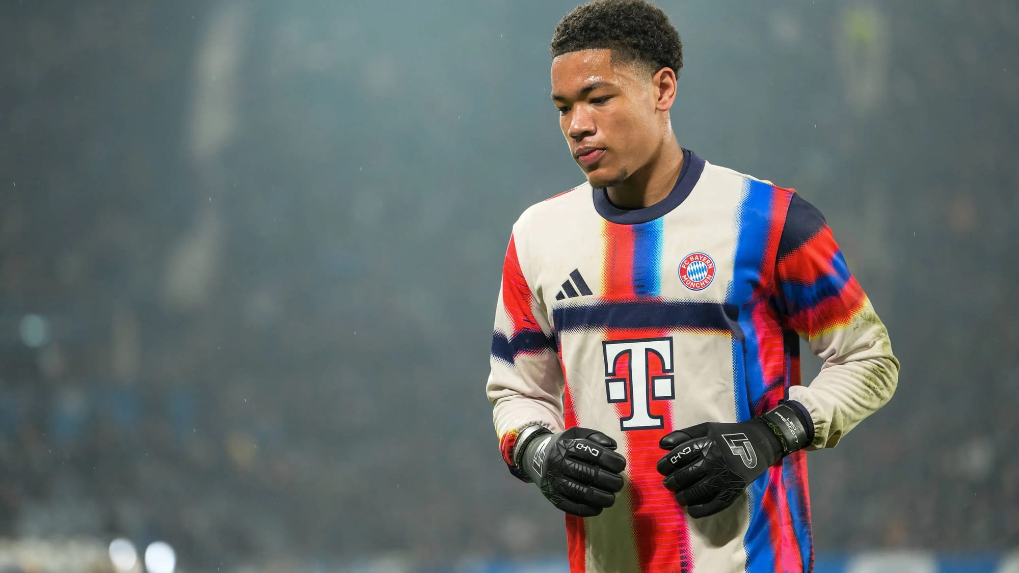 Bayern's injured keepers leave 16-year-old Leonard Prescott on bench — Goal