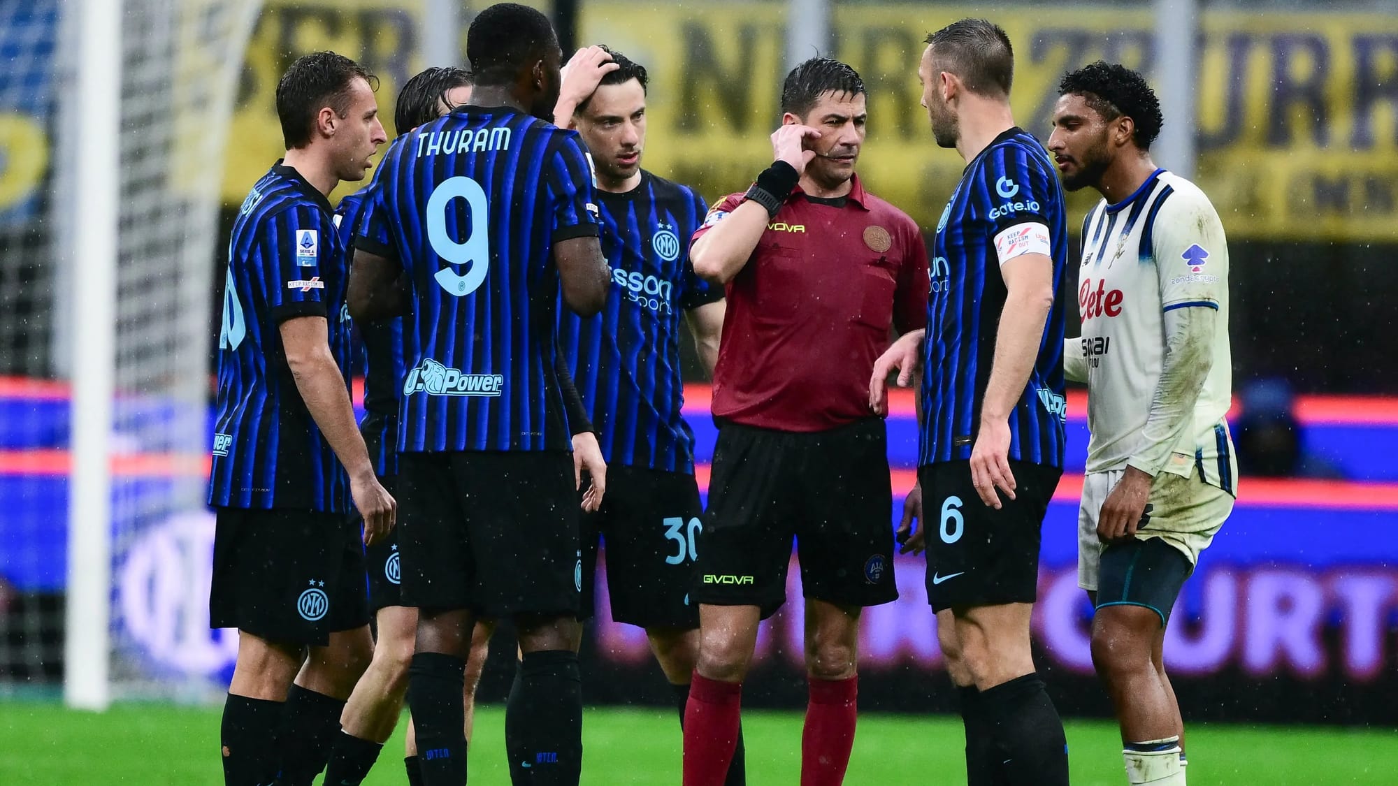 Inter v Atalanta: Sulemana and Dumfries collide as Inter protest — Goal
