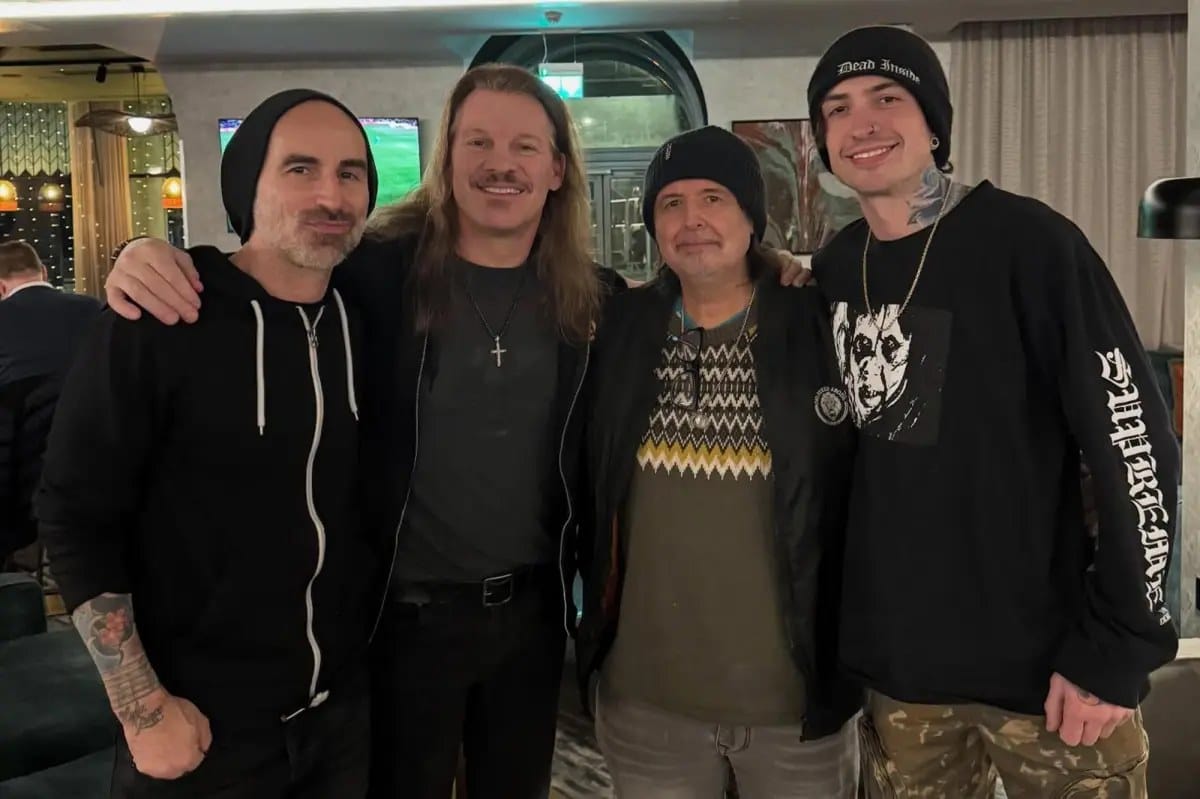 Mötorhead guitarist Phil Campbell smiling with friends in final photo — Pagesix