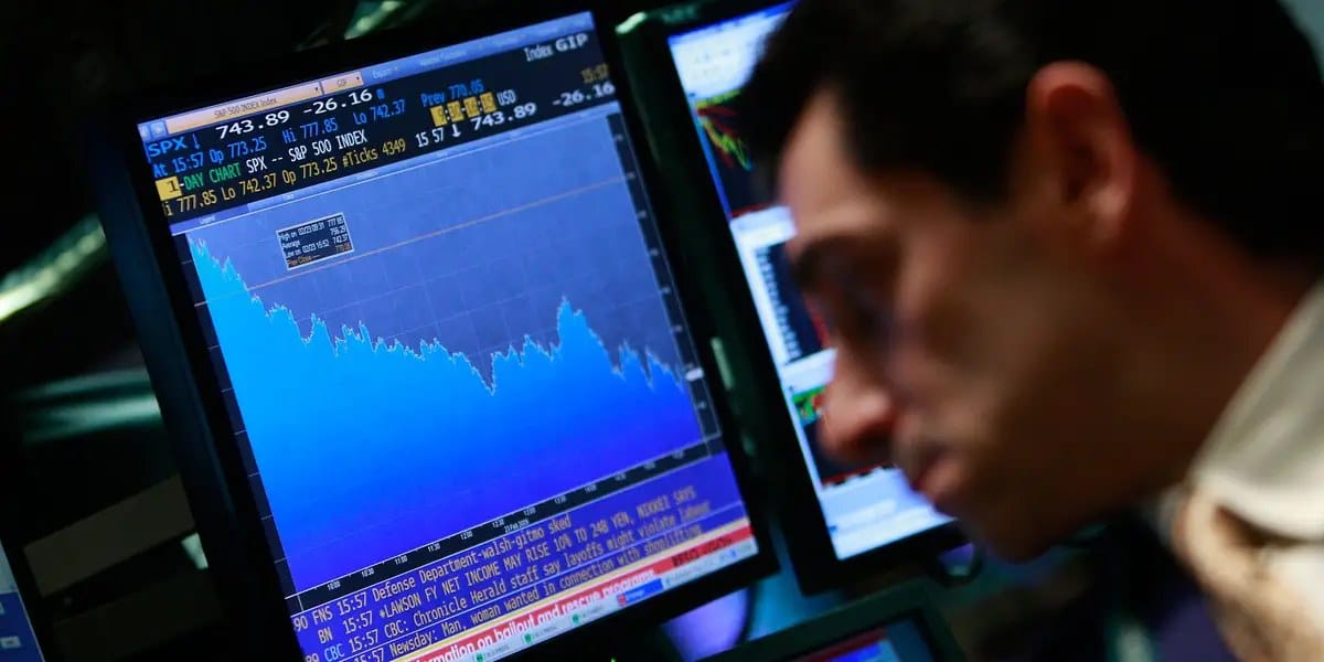 Strategist warns S&P 500 could fall up to 35% as risks build — Businessinsider