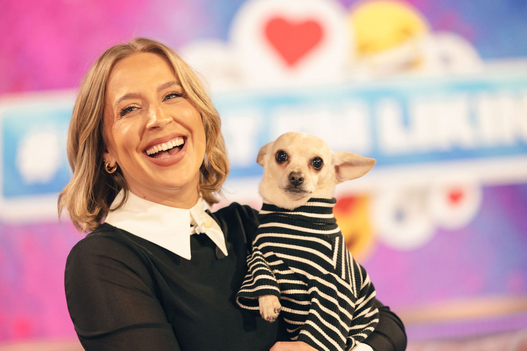 Singing Dog Roo Howls Along on The Kelly Clarkson Show — Nbc