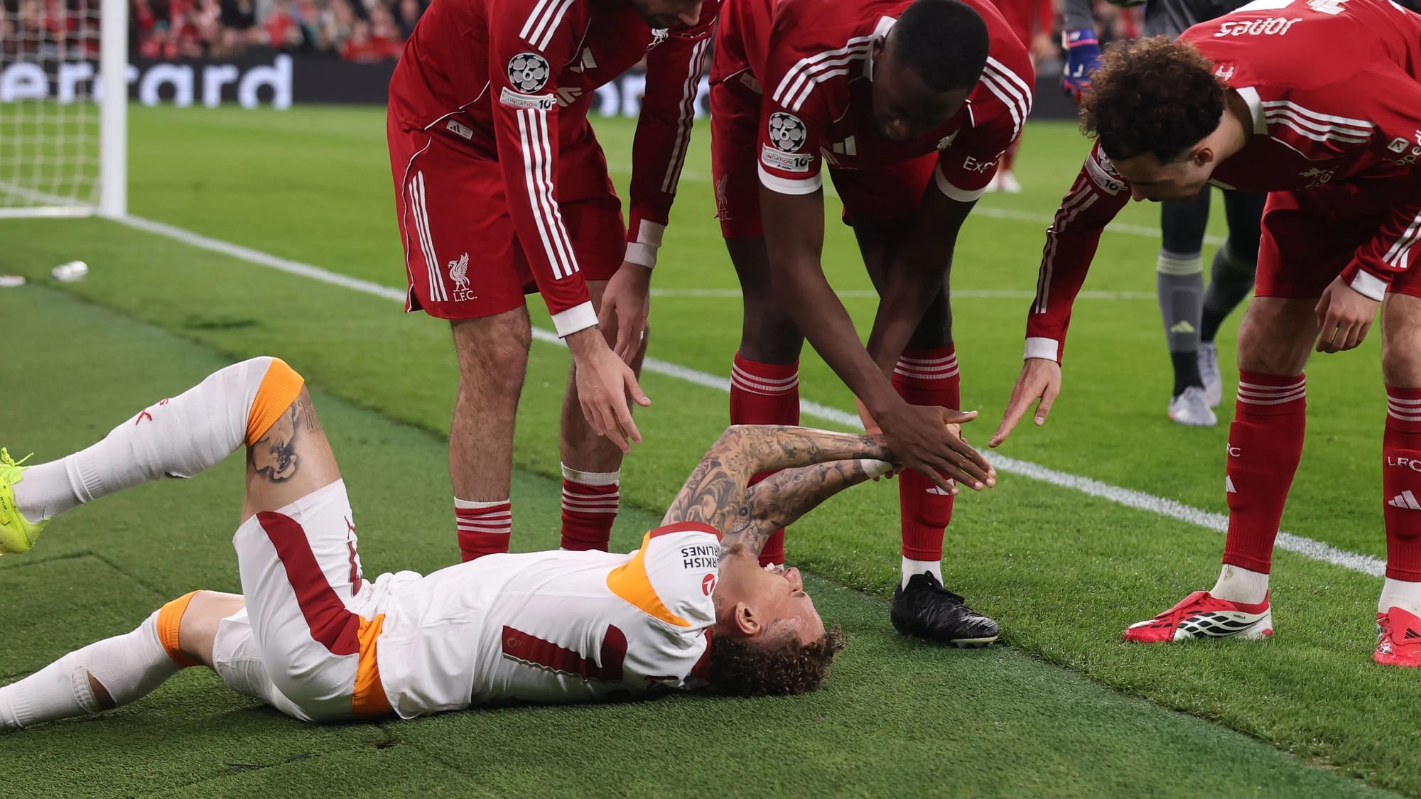 Galatasaray to sue after Noa Lang's Anfield thumb injury — Goal