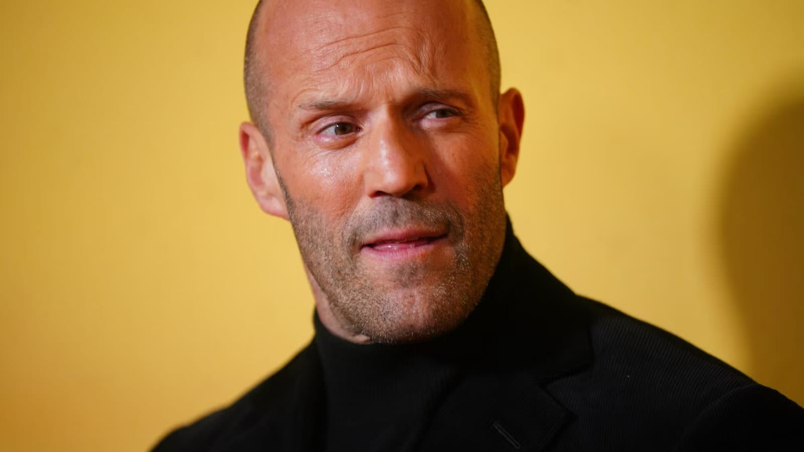 Jason Statham's 92%‑rated 'The Beekeeper' arrives on Hulu April 1 — Movieweb