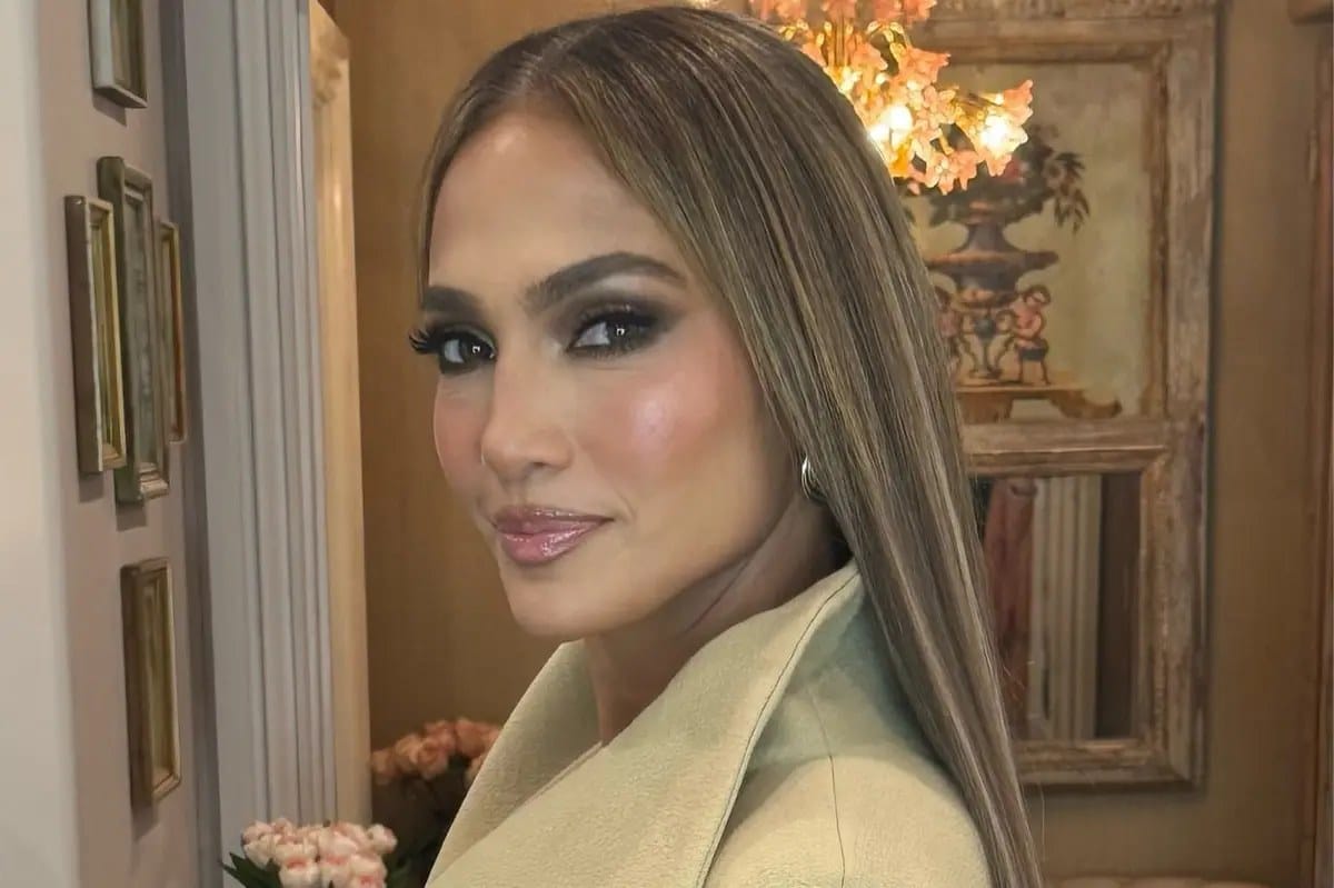 Jennifer Lopez calls this mascara the 'most important' step — 15% off — Pagesix
