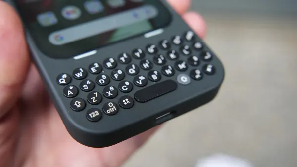 Clicks launches MagSafe Power Keyboard and BlackBerry-style Communicator — Zdnet.com