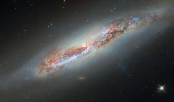 Hubble Reveals Gas Plume Escaping Spiral Galaxy NGC 4388 — Nasa.gov