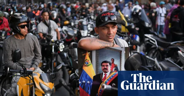 Colectivos patrol Caracas, checking phones as regime seeks control after US raid — I.guim.co.uk