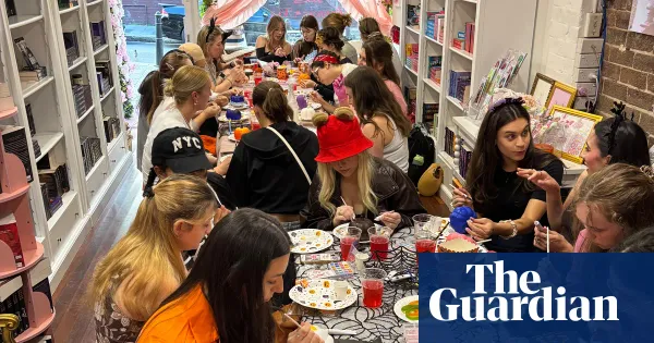 Australian romance readers pack Sydney pop-up as online community grows — I.guim.co.uk