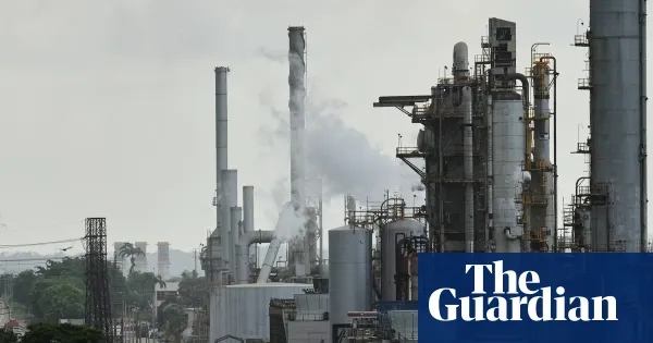 Trump says US oil firms will tap Venezuela reserves after Maduro's capture — I.guim.co.uk