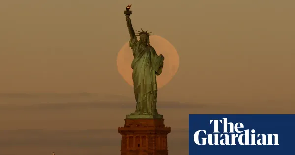 NASA defines a supermoon as up to 15% larger and 30% brighter — I.guim.co.uk