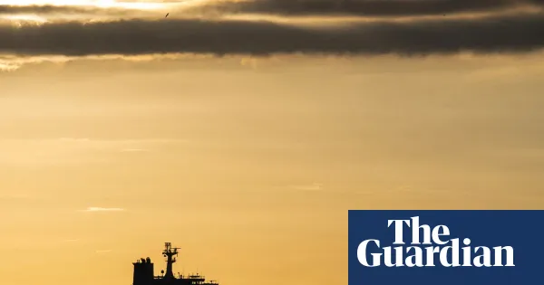 Rodríguez backs opening Venezuela’s oil to US as officials say Washington will control supplies — I.guim.co.uk