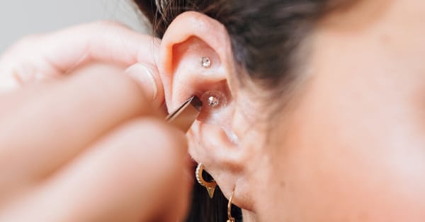 Ear seeds emerge as a fashionable wellness accessory at events and spas — Static01.nyt.com
