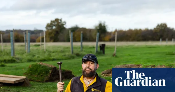 Oxfordshire gravedigger wins Good Funeral award for work at Leedam — I.guim.co.uk
