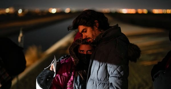 Federal judge halts end of family-reunification parole program for 14 days — Static01.nyt.com