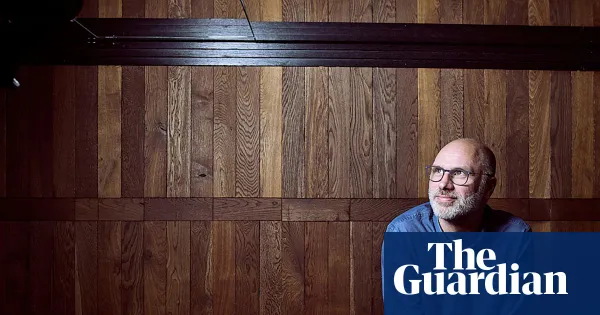 Jesse Armstrong says writers' rooms can feel 'like walking on the moon' but he has impostor syndrome — I.guim.co.uk