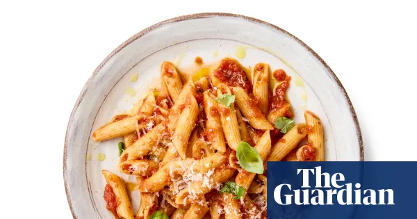 Penne all’arrabbiata recipe: quick vegan pasta from pantry staples — I.guim.co.uk