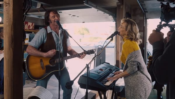 Kate Hudson and Hugh Jackman Rehearse in Song Sung Blue Behind-the-Scenes Clip — Static0.moviewebimages.com