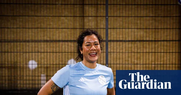 Mid-30s player retrains with coach to improve at football after 15 years — I.guim.co.uk