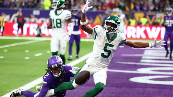Dante Moore returns to Oregon, closing Jets' clearest QB path — Sportshub.cbsistatic.com