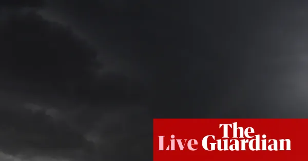 Powerful storms prompt evacuation on Sydney’s northern beaches; one woman dead — I.guim.co.uk