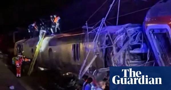 Two high-speed trains derail near Adamuz in Córdoba; police say 10 dead — I.guim.co.uk