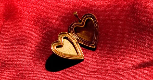 New York Times asks readers for keepsakes kept as reminders of love — Static01.nyt.com