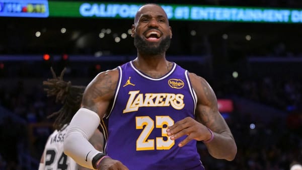 Lakers visit Nuggets in Denver; model projects the Over — Sportshub.cbsistatic.com