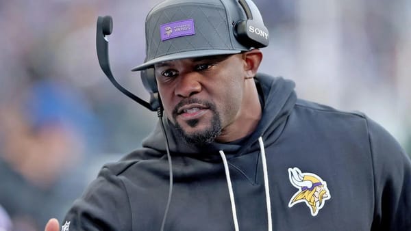 Brian Flores agrees to new Vikings contract, will stay unless hired as head coach — Sportshub.cbsistatic.com