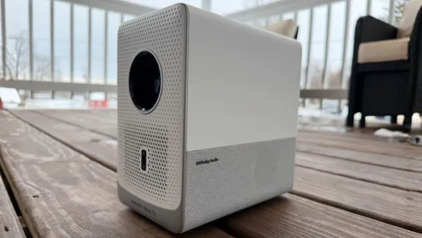 Aurzen D1R Cube Roku projector suits a child's room, reviewer says — Zdnet.com