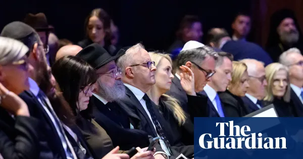 1,500 gather at Sydney Opera House for national mourning after Bondi attack — I.guim.co.uk