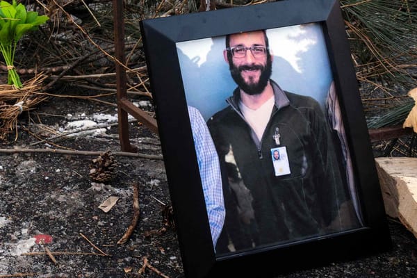 Videos show Minneapolis ICU nurse held phone, not gun, when federal officers shot him — People.com