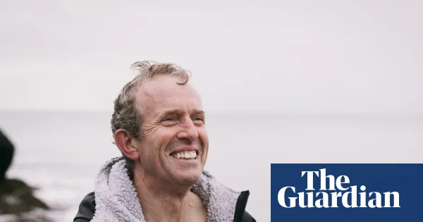 Jersey deputy David Warr overcomes decades-long fear of deep water — I.guim.co.uk
