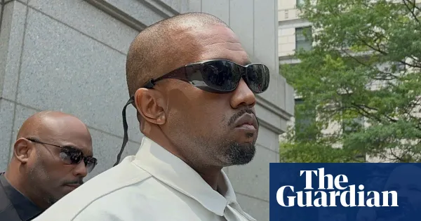 Kanye West apologises in Wall Street Journal ad, denies being a Nazi — I.guim.co.uk