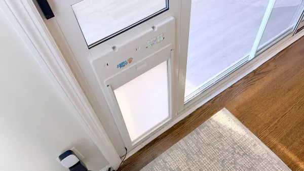 High Tech Pet’s Power Pet Roll Up Door automates sliding-glass access for dogs — Zdnet.com