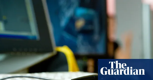 Australian workplace relations department to replace short-term call centre staff — I.guim.co.uk