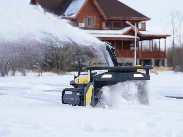 Reviewer uses $4,999 Yarbo autonomous snow blower to clear NJ driveway during storm — I.insider.com