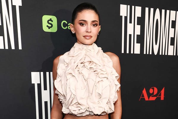 Kylie Jenner bares abs in Maison Margiela low-rise at The Moment premiere — People.com