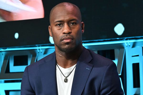 Vernon Davis Responds to Allegations He Attacked Pregnant Woman; Arrest Warrant Issued — People.com