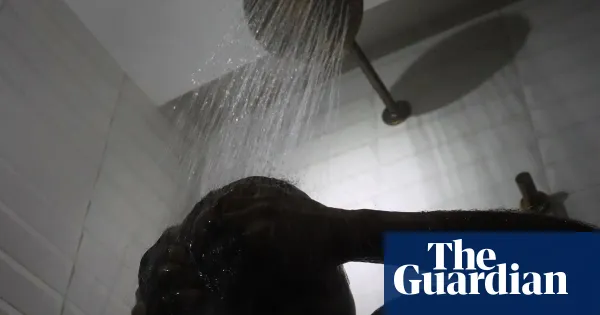 Dark showering: showering with the lights off — I.guim.co.uk