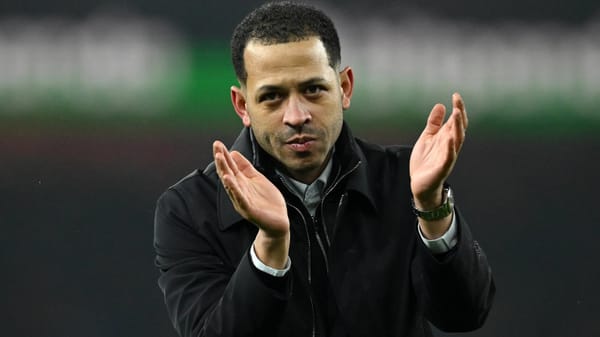 Liam Rosenior mocked by Chelsea players after bad touch vs Arsenal — Goal