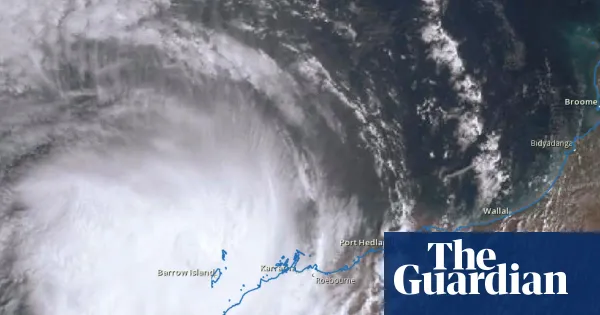 Emergency warnings as Tropical Cyclone Mitchell nears Pilbara coast — World news | The Guardian