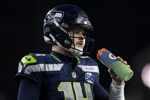 Yellow wins the Super Bowl Gatorade shower — again — Mashable