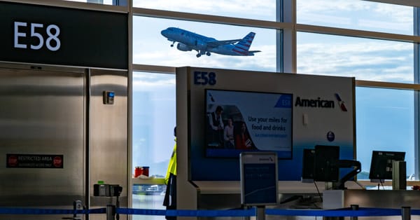 Pilots and Flight Attendants Criticize American Airlines’ Performance — NYT > Business