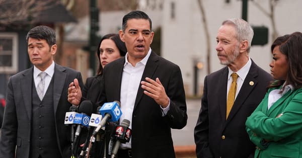 Ex-C.E.O. Says Epstein ‘Conned’ Him, but Democrats Are Skeptical — NYT > U.S. > Politics