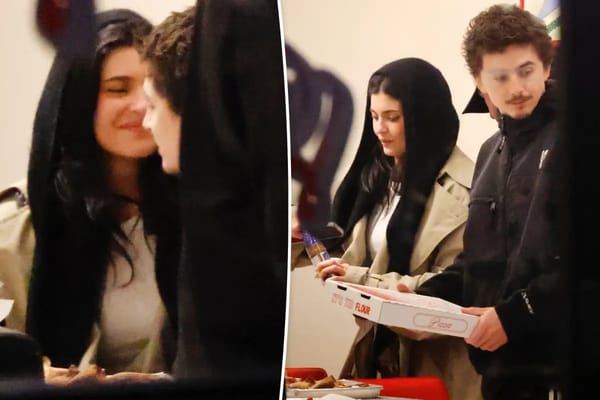 Kylie Jenner and Timothée Chalamet kiss during low-key LA pizza date — Pagesix