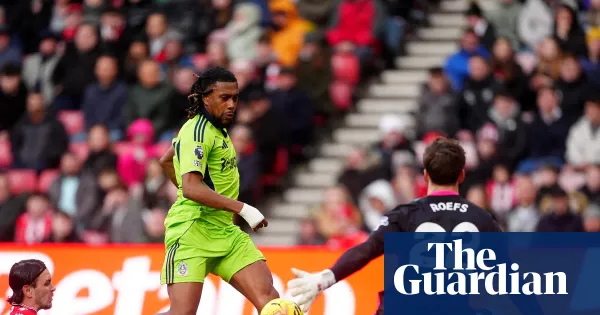 Alex Iwobi seals Fulham’s victory at Sunderland after Raúl Jiménez double — Football | The Guardian