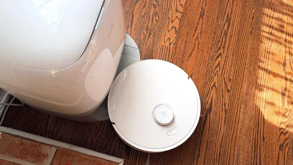 Roborock's first self-cleaning roller mop delivered on hardwood floors — Latest news