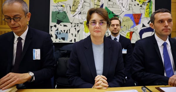 Louvre Director Resigns After Crown Jewels Heist — NYT > World > Europe